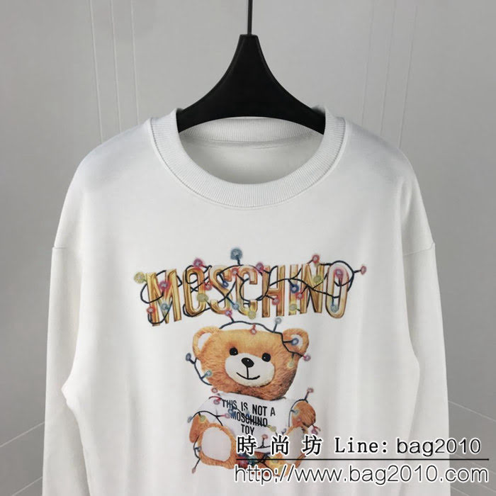 MOS莫斯奇諾 18ss 小熊彩燈耶誕節限量款圓領衛衣 純棉加絨面料 保暖性高 高版本男女同款 ydi2351